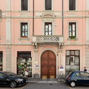 https://santambrogio-design-apartment.it-lombardy.com